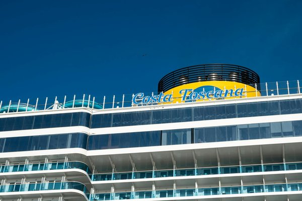 How Can Visitors Truly Experience the Culture of the UK Beyond the Tourist Spots?